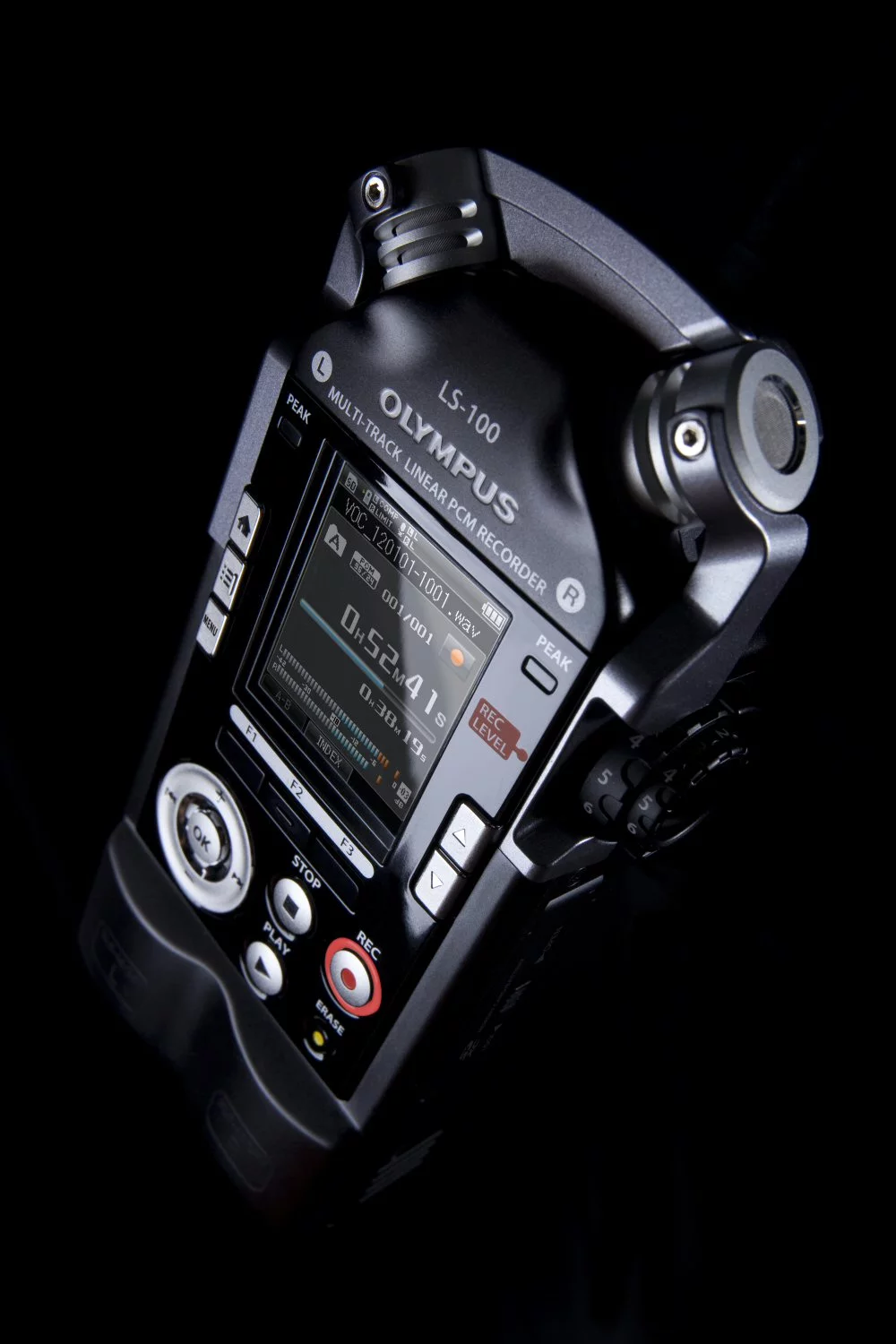 Its large size may be a stumbling block if the person you're interviewing is already a little nervous about speaking into a recording device