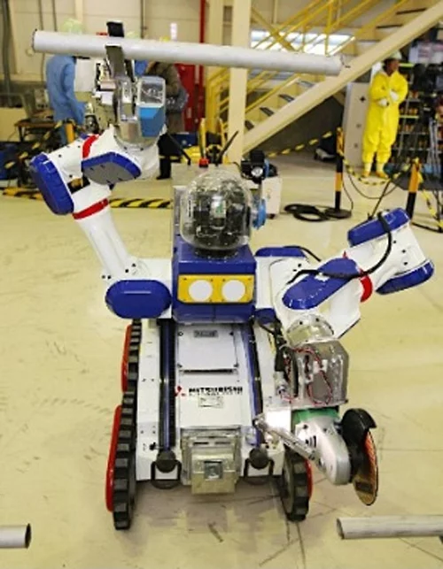 Mitsubishi Heavy Industries' MHI-MEISTeR has two arms which can have various tools attached (Photo: Big Globe)