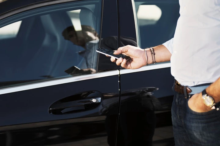 Once a booking has been made, customers use the app to geolocate their car and to receive a digital key