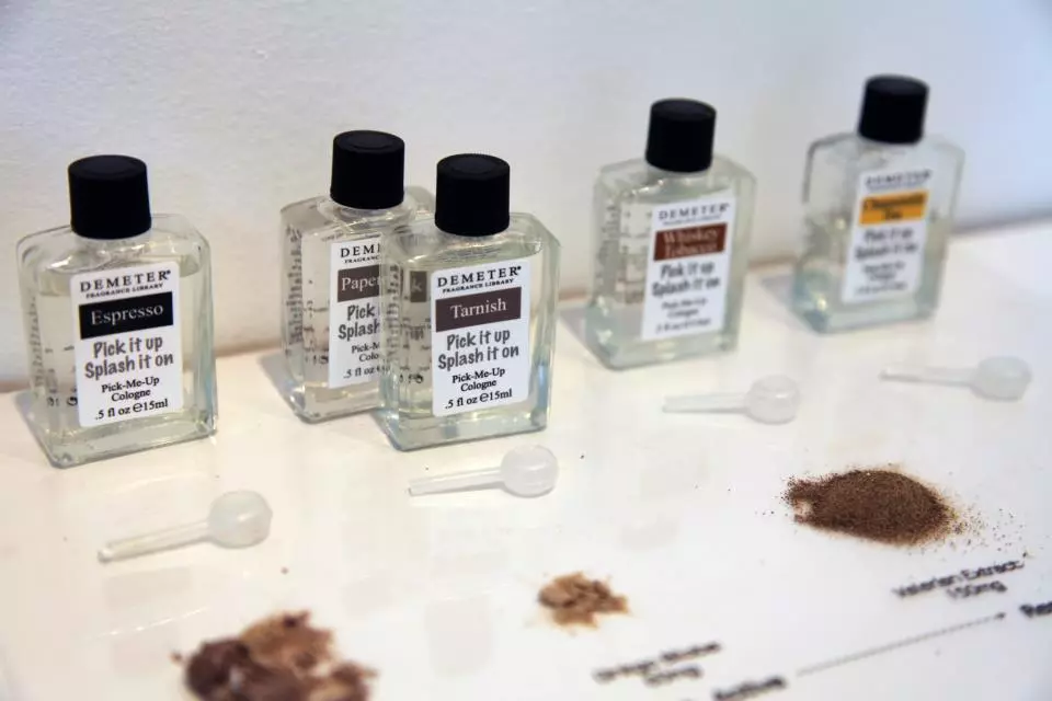 A view of the scents along with the chemical supplements (Photo: Aisen Caro Chacin)