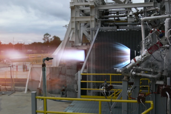 The test firing of the BE-3 engine (Photo: NASA)