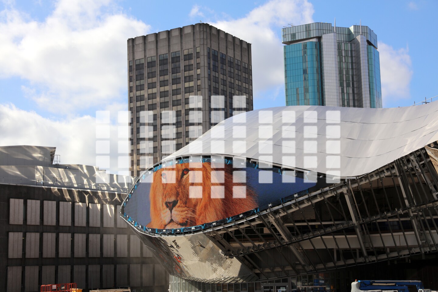 This illlustration shows the spread of the 61 AF points on full frame image from the 5DS