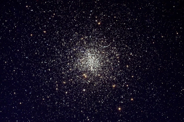 Shot of the M4 globular cluster captured in May 2000