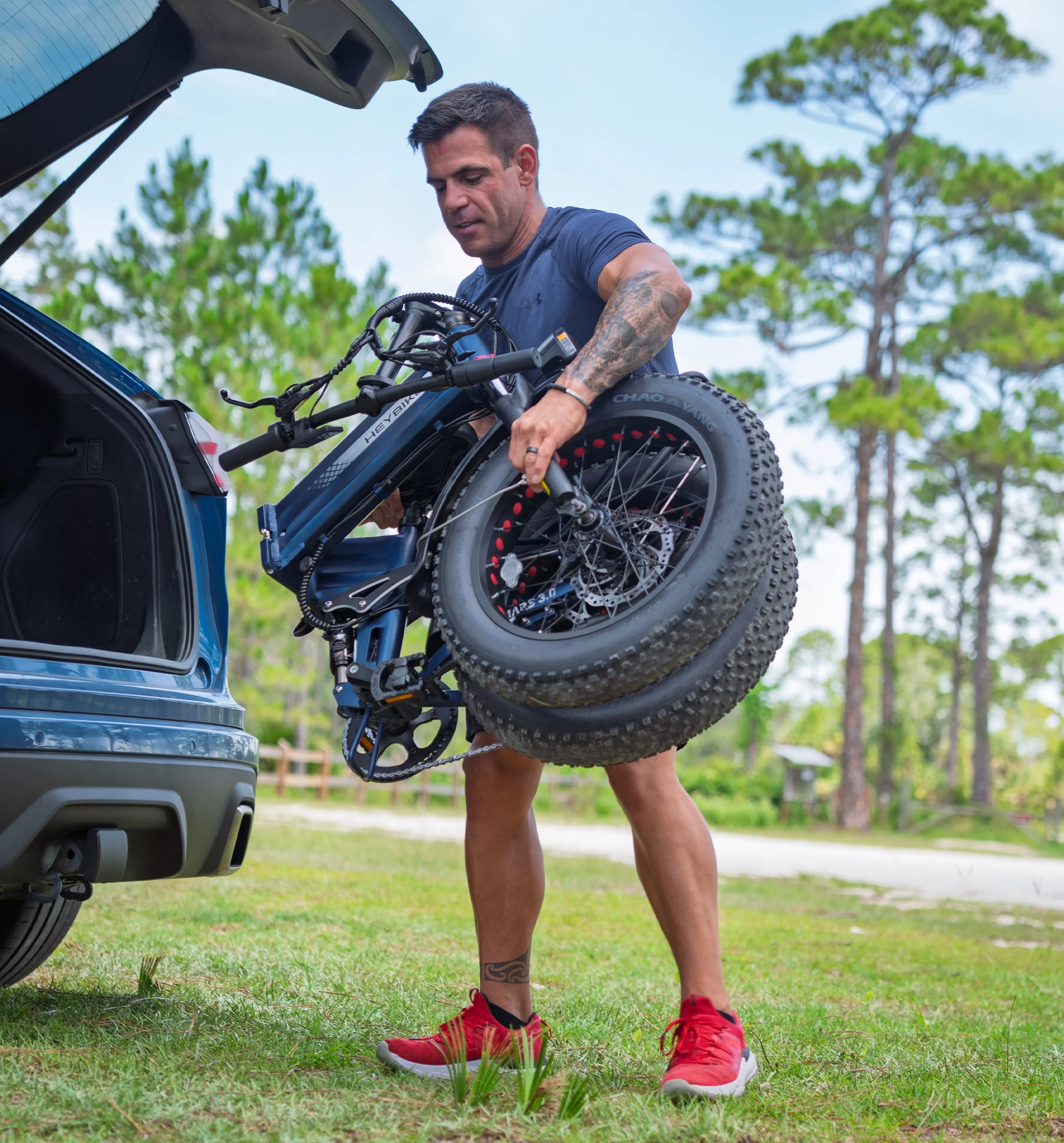 Smoother hinges and optimized pivot points make for faster folds