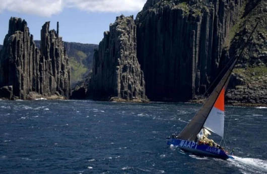 AAPT sailing along the Tasmanian coast Photo: Carlo Borlengh