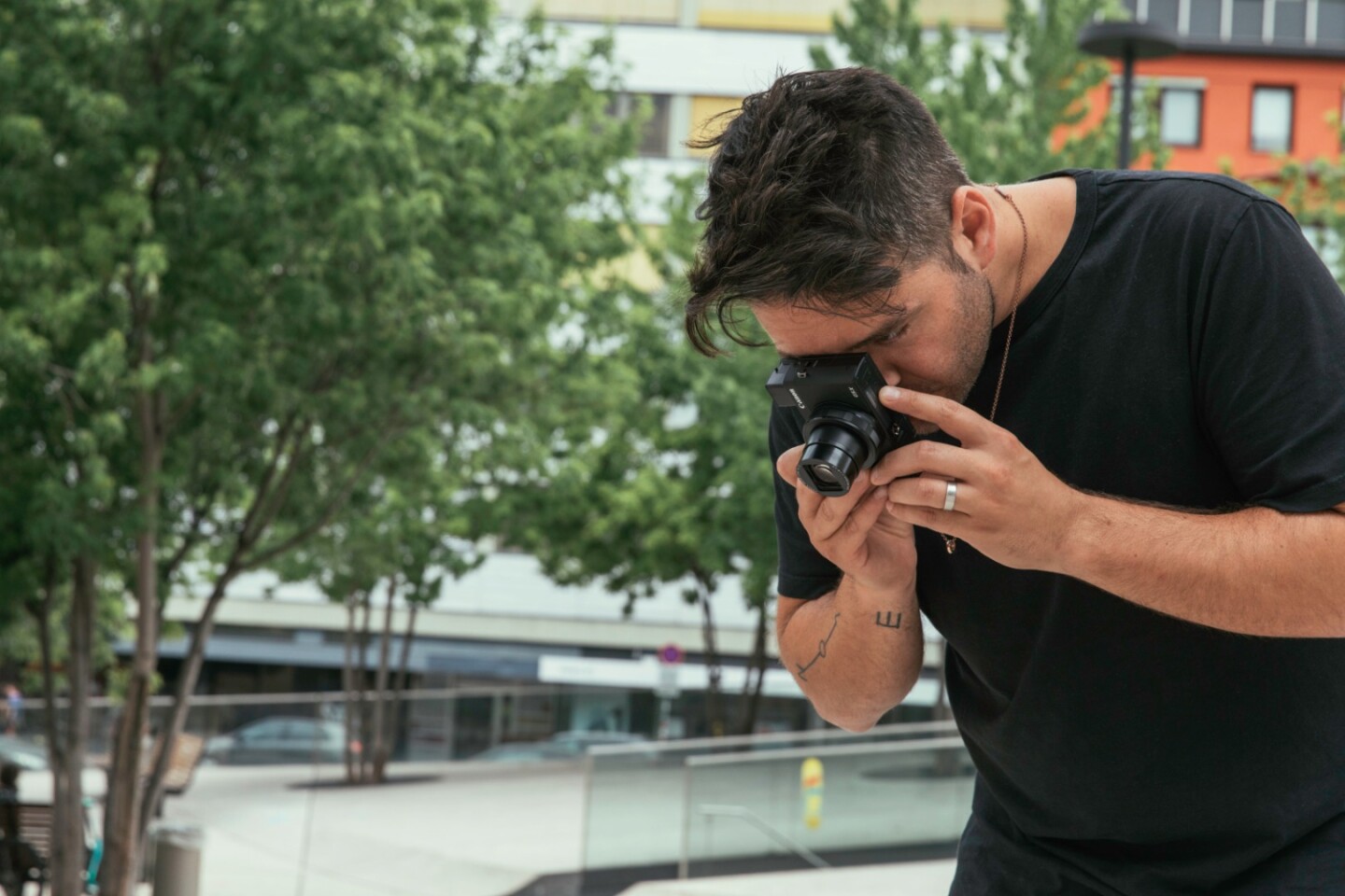 The G5 X II has travel-friendly dimensions of 110.9 x 60.9 x 46 mm