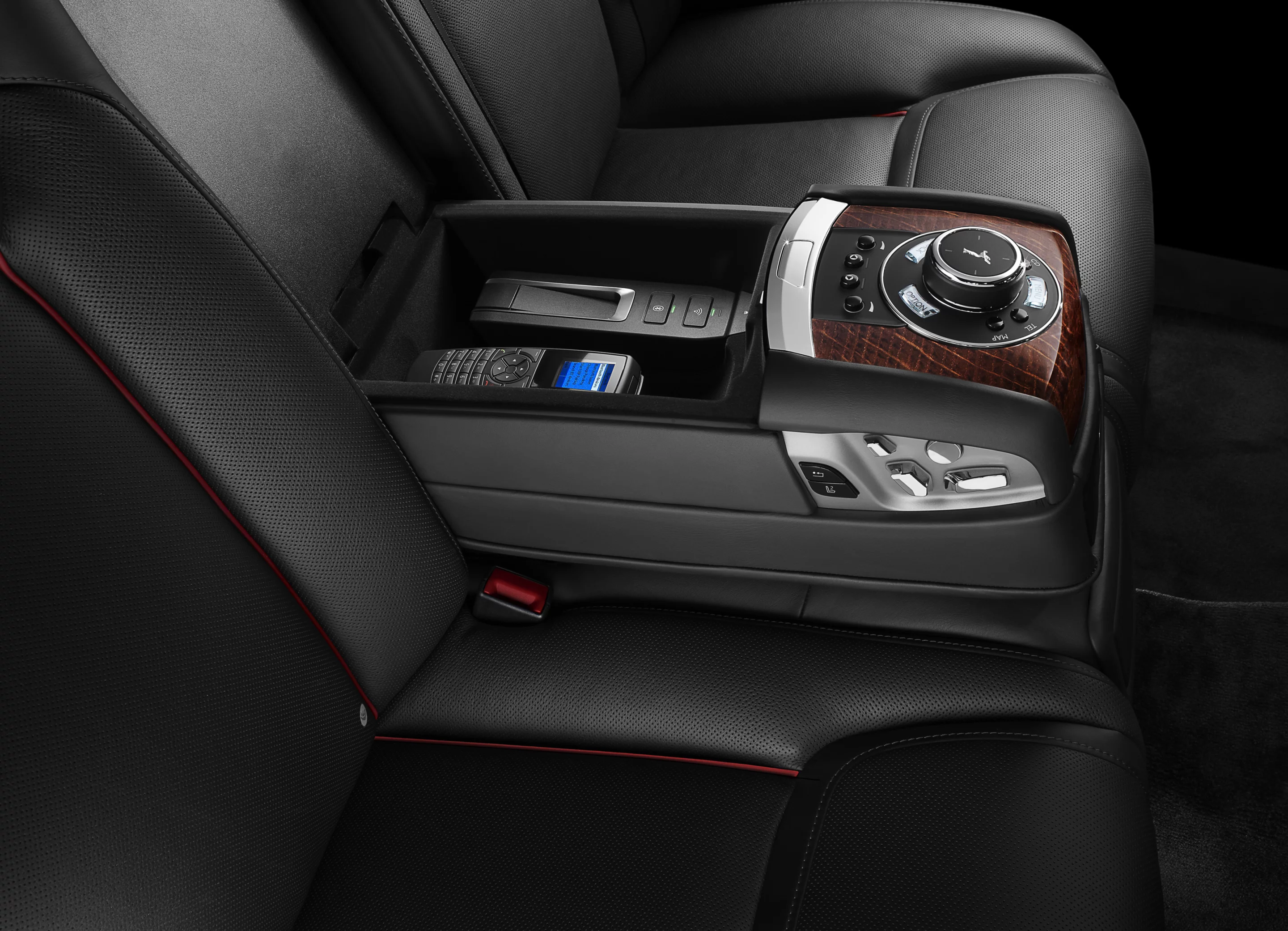 Rolls Royce Ghost Series II: centre console and rotating touch dial