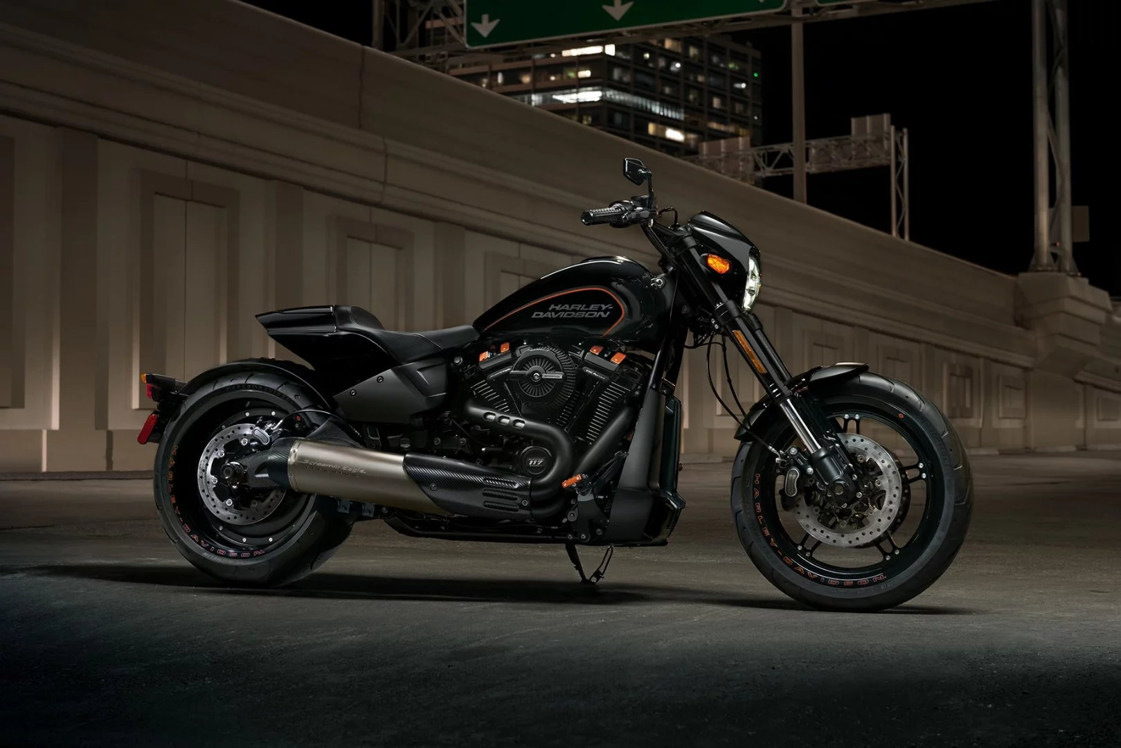 2019 Harley-Davidson FXDR 114: you want the black one.