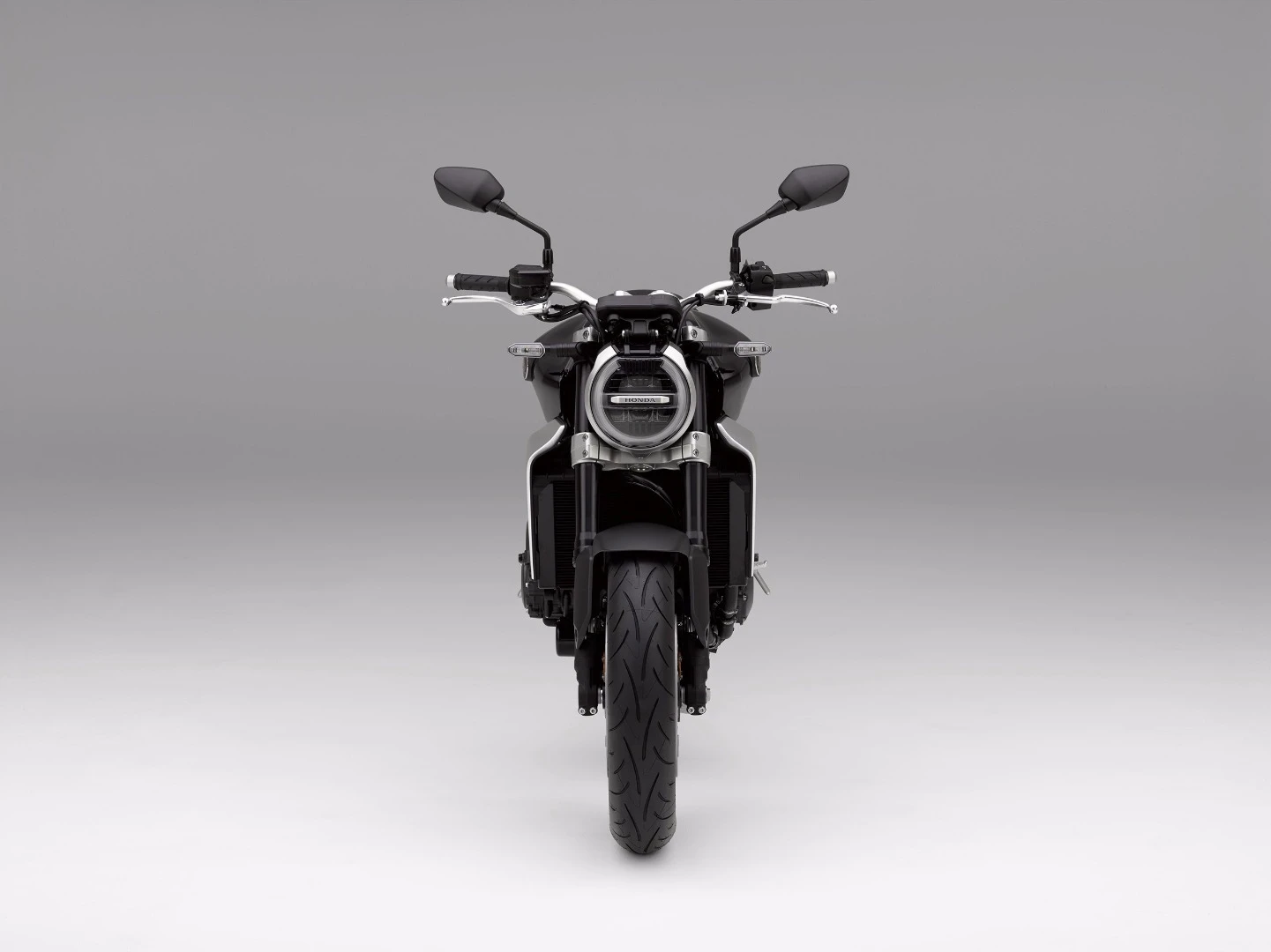 The 2018 Honda CB1000R features a LED headlight