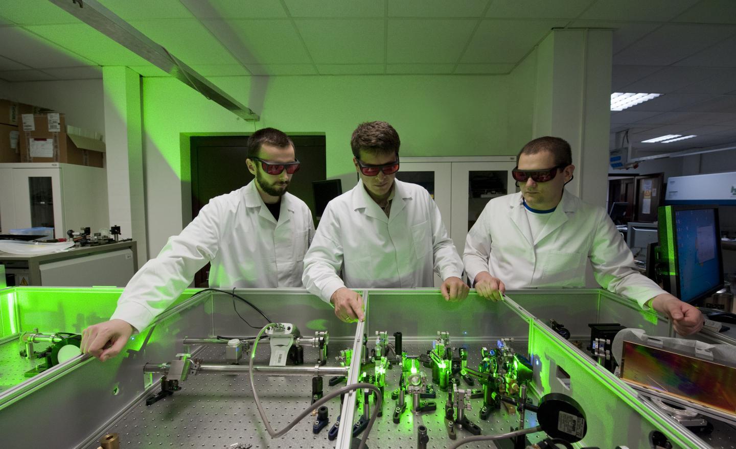 From left to right: T. Fok, Y. Stepanenko and L. Wegrzynski from the Laser Centre of the Institute of Physical Chemistry of the Polish Academy of Sciences and the Faculty of Physics at the University of Warsaw