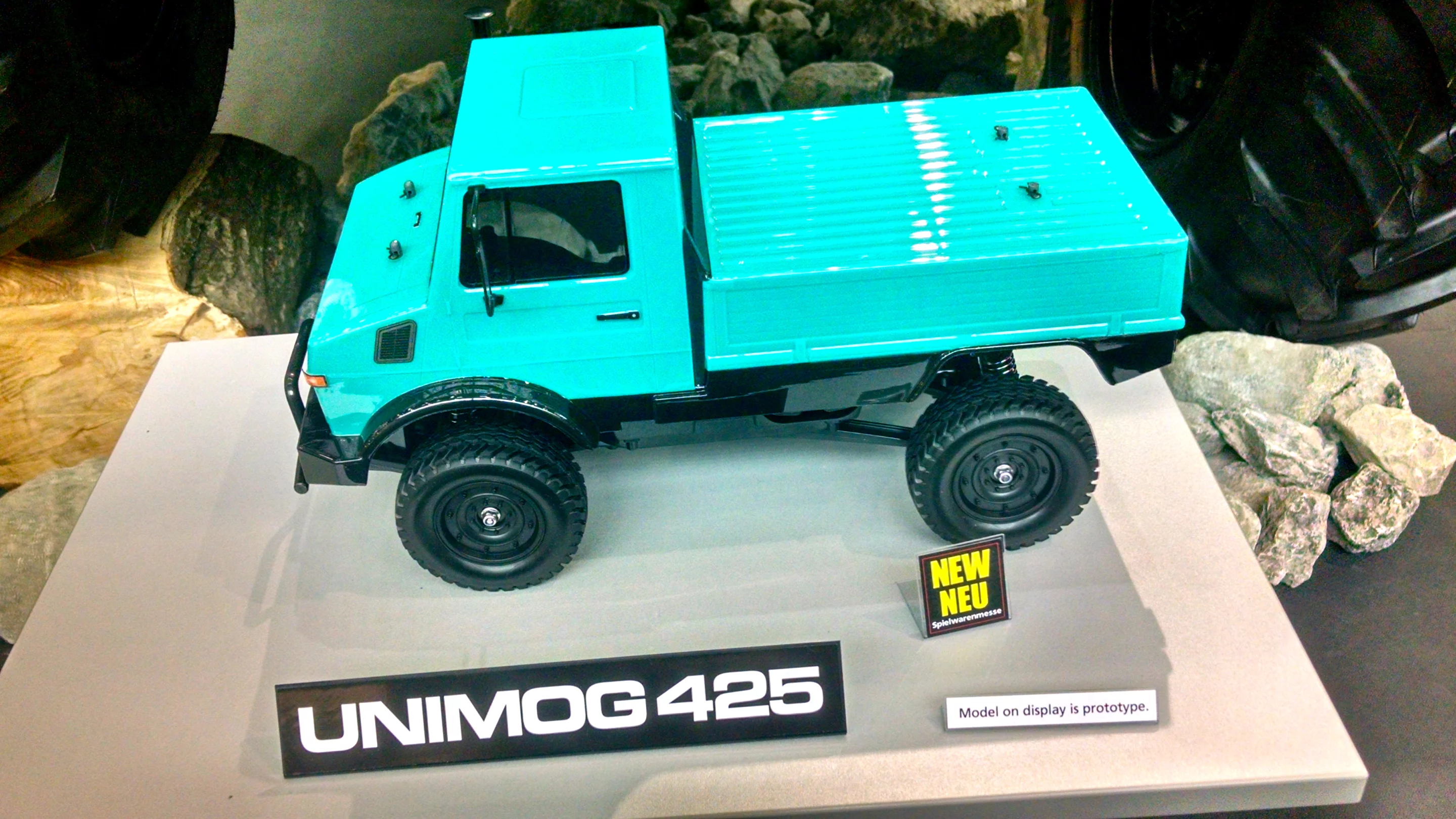 Tamiya shows a prototype of its 1/10-scale RC Unimog 425 ...