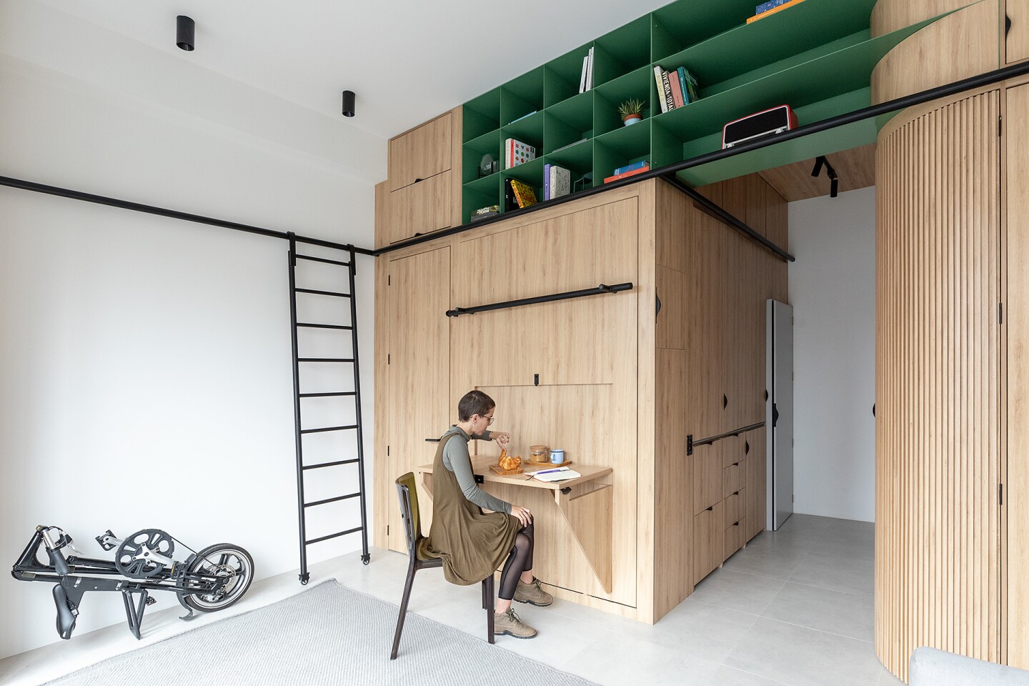 The space converts into a breakfast table