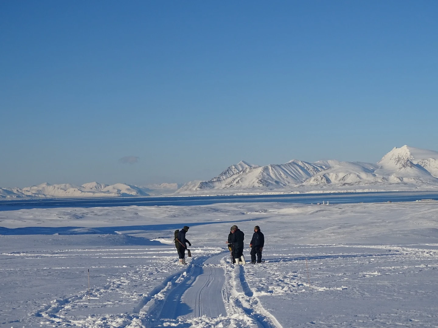 University of Manchester scientists and BAS engineer test the "metal detector" technology adjacent to Ny-Ålesund Station in Svalbard