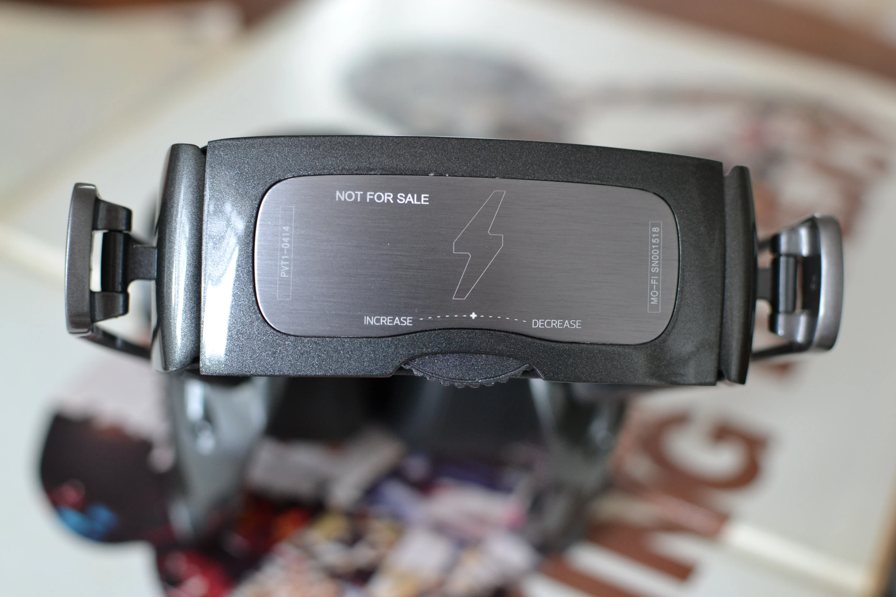 An adjustment wheel on the headband allows a user to fine-tune the amount of pressure against the head (Photo: Paul Ridden/Gizmag)