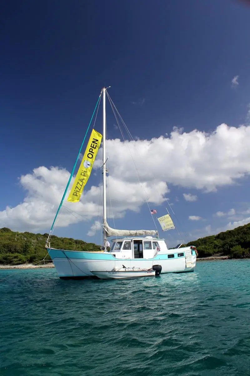 The Pizza Pi brings the concept of street food to the water, providing a convenient stop for tourists and boat enthusiasts who are out on the water all day
