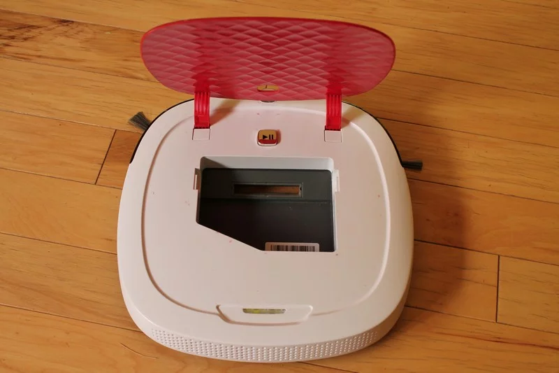 D35 with its debris canister removed