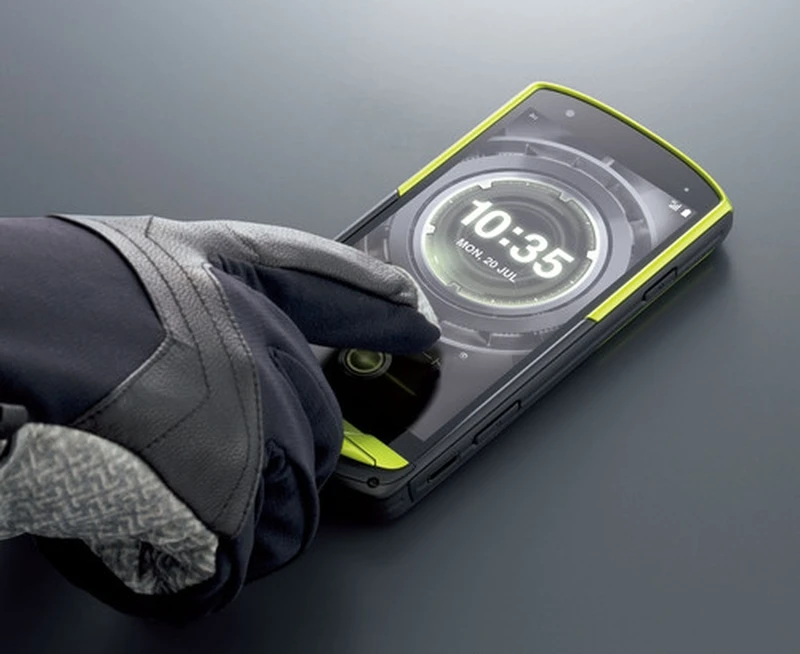 The touchscreen should operate with gloves or when wet