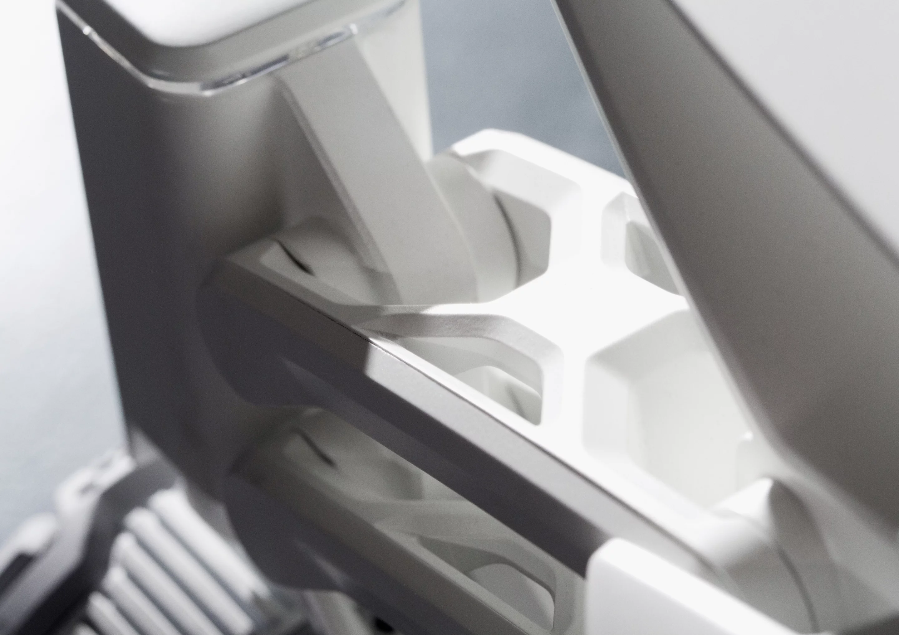 The rover’s weight was significantly reduced by an optimum material mix and Audi’s expertise in the field of 3D aluminum printing