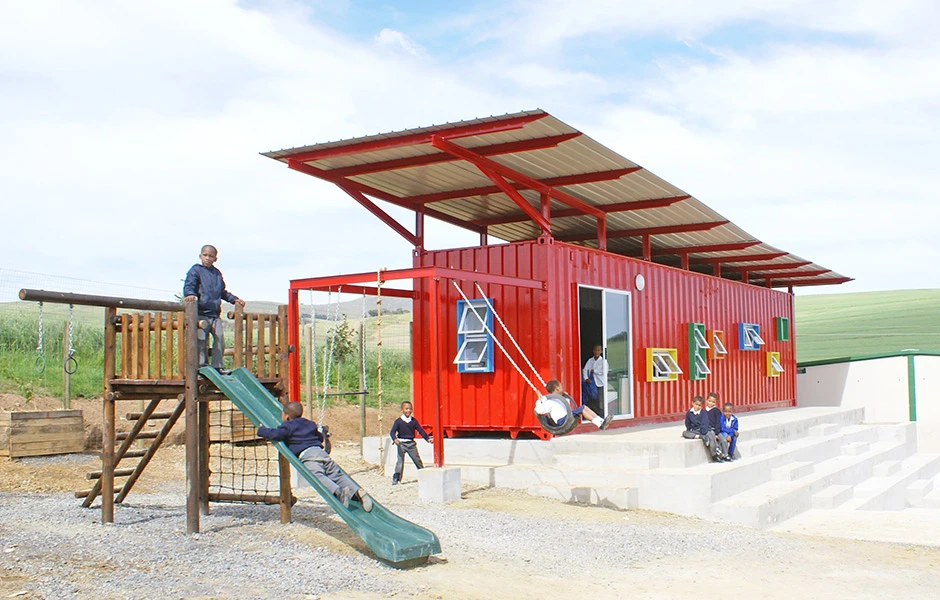 The most radical addition to the container is a horizontal solar shade - an expansive second roof above the container preventing solar radiation directly arriving at the classroom's outer surfaces thanks to the buffer of air between