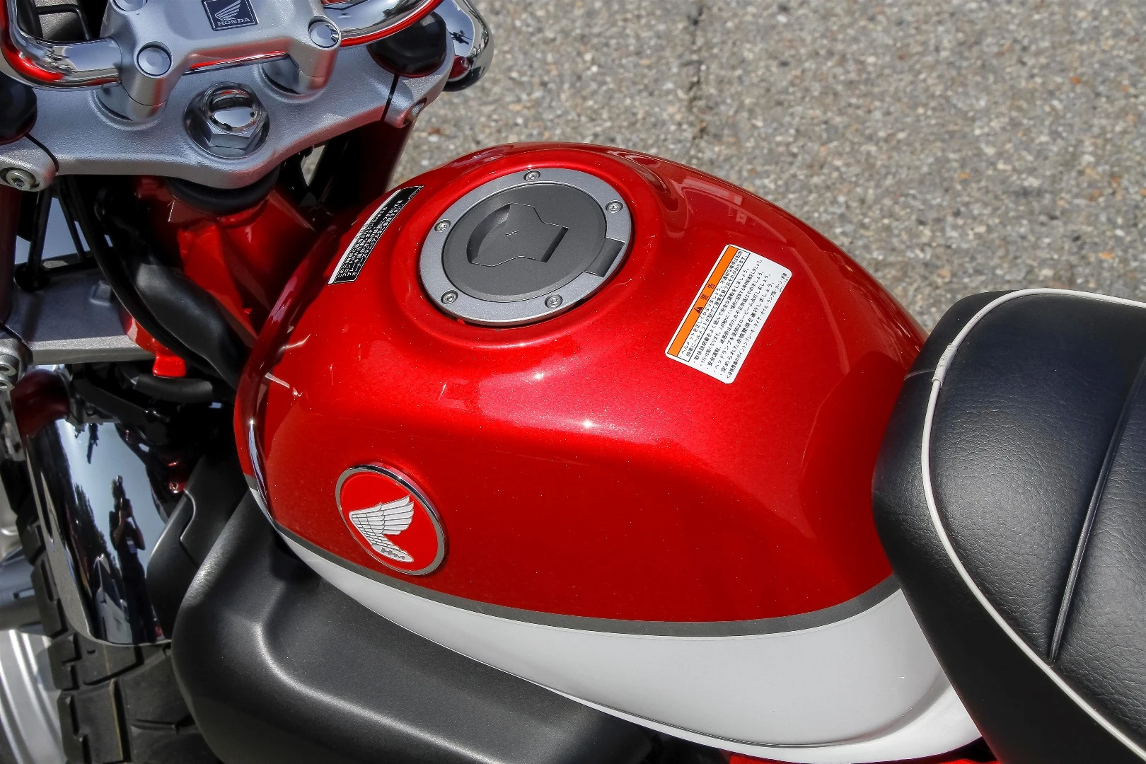 2018 Honda Monkey: tiny tank