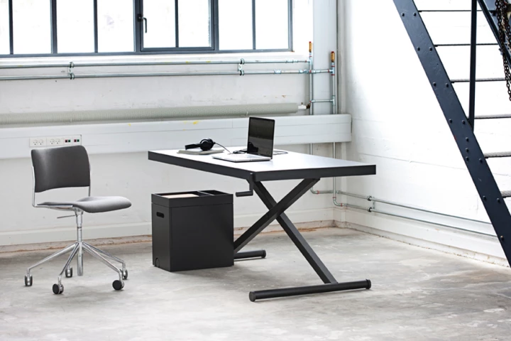XTable offers a simple height-adjustable workspace