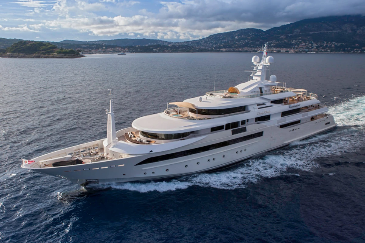 Originally designed as a "family house2 for recreational use, Chopi Chopi boasts immense proportions