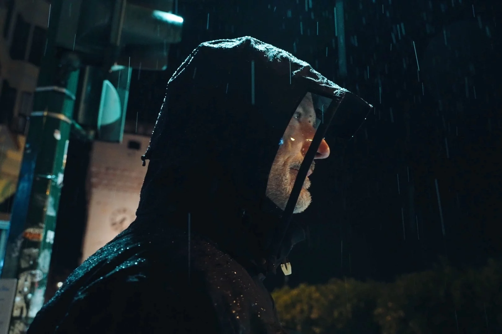 The detachable rain hood has built-in windows so that your peripheral vision isn't obscured