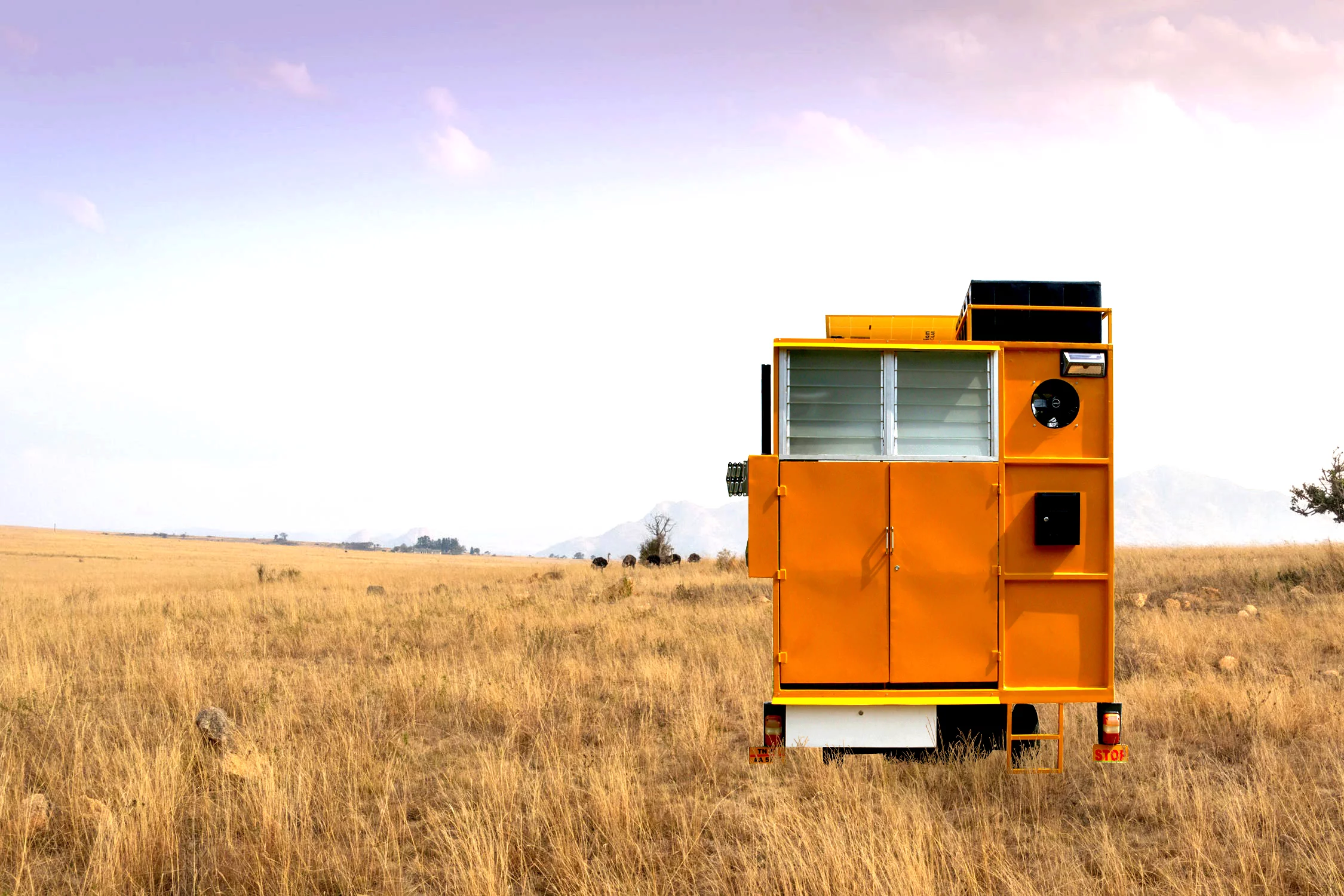 The Solo 01 measures 6 x 6 ft (1.8 x 1.8 m)