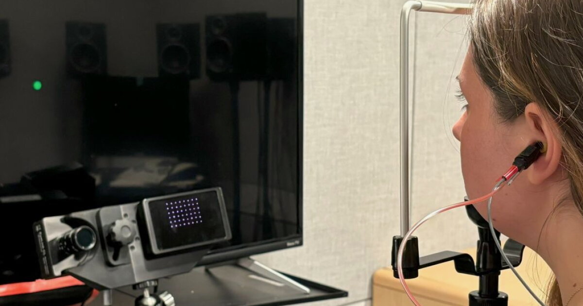 Ear Observer Scientists can now tell where you're looking by listening to your ears