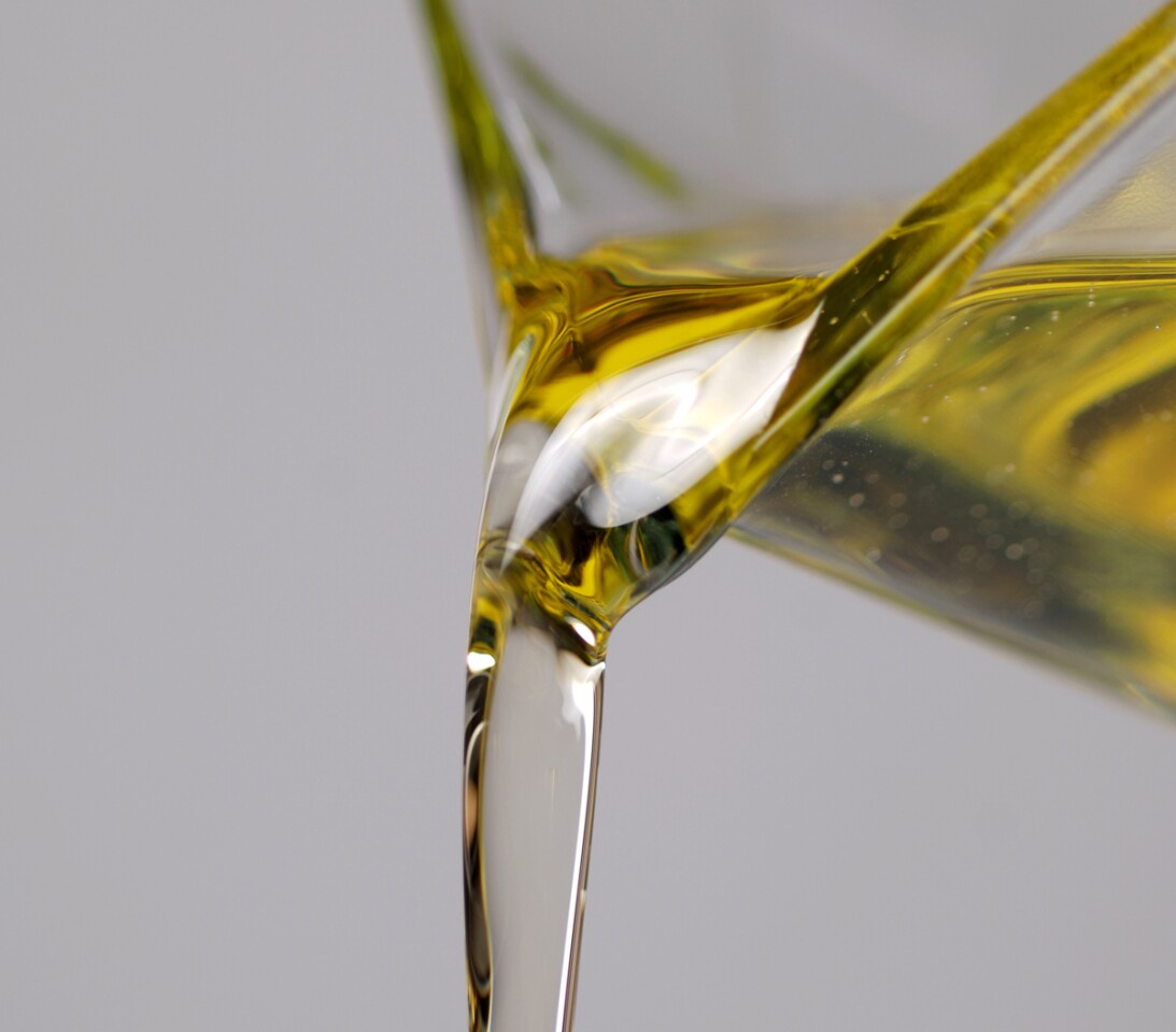 Oil derived from the "super high" oleic acid safflower