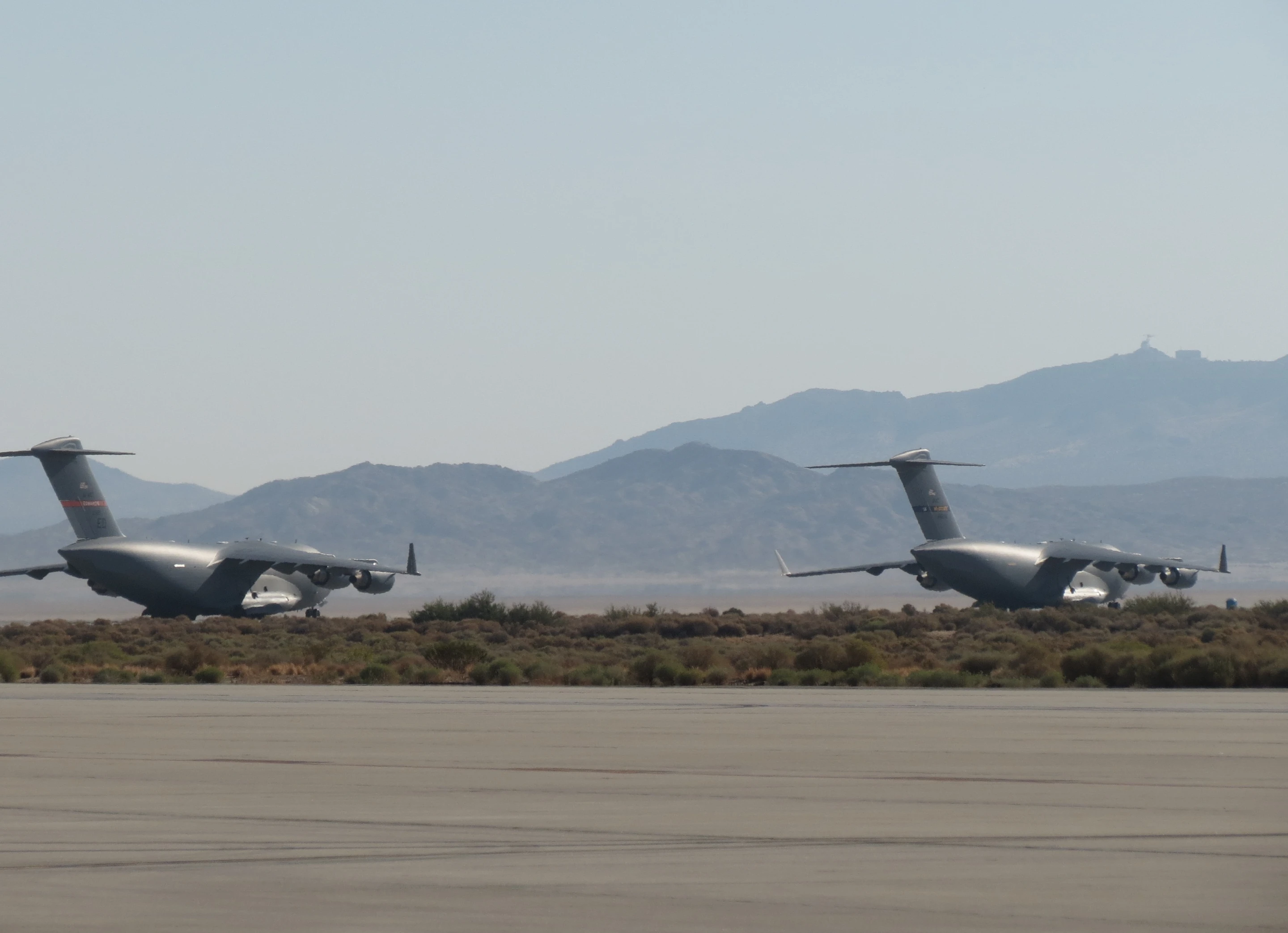 Tw0 C-17 cargo planes used in the $AVE vortex surfing tests (Image: US Air Force)