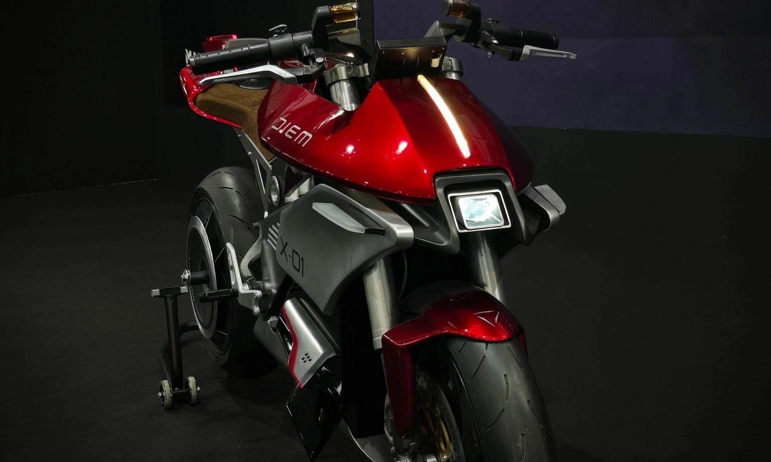 There are no exposed sprockets, no chain, and no gearbox on the X-01