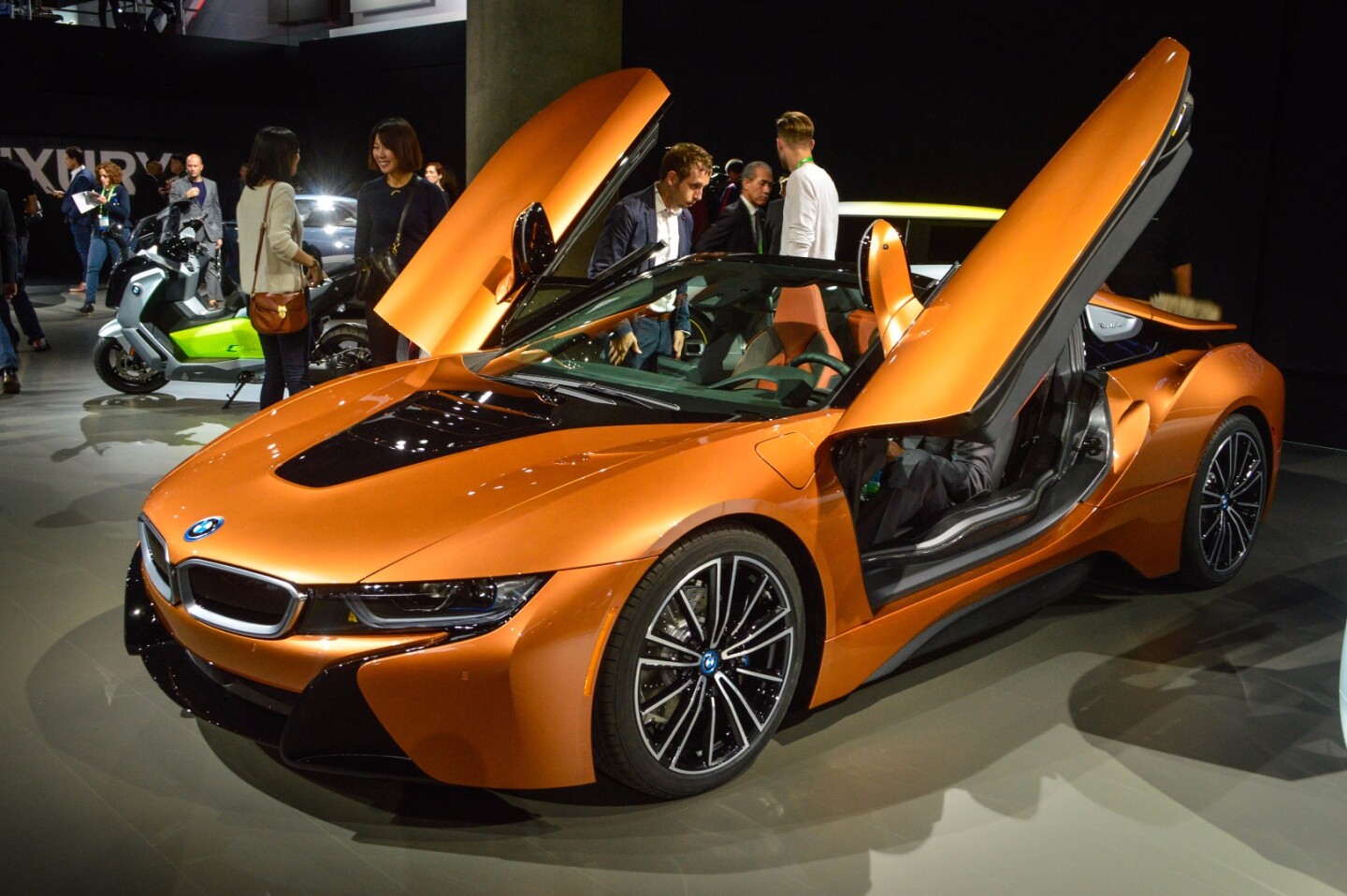 It took a while, but BMW reveals the all-new i8 Roadster in LA