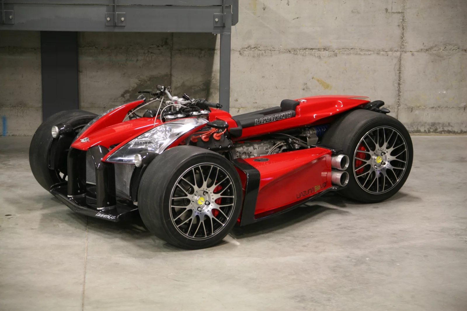 The V8F's two spaced front wheels and two attached/closed wheels at the rear give it a more trike-like shape than quad