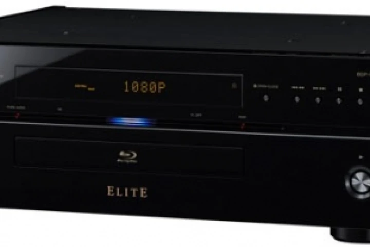A top-of-the-line image processor delivers 1080p/24 resolution, and converts color information from 8 bits to 16 bits