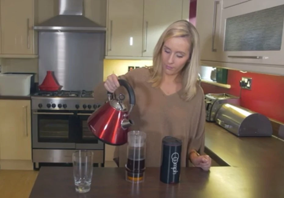 The Oomph uses a plunger-system to quickly turn hot water into coffee