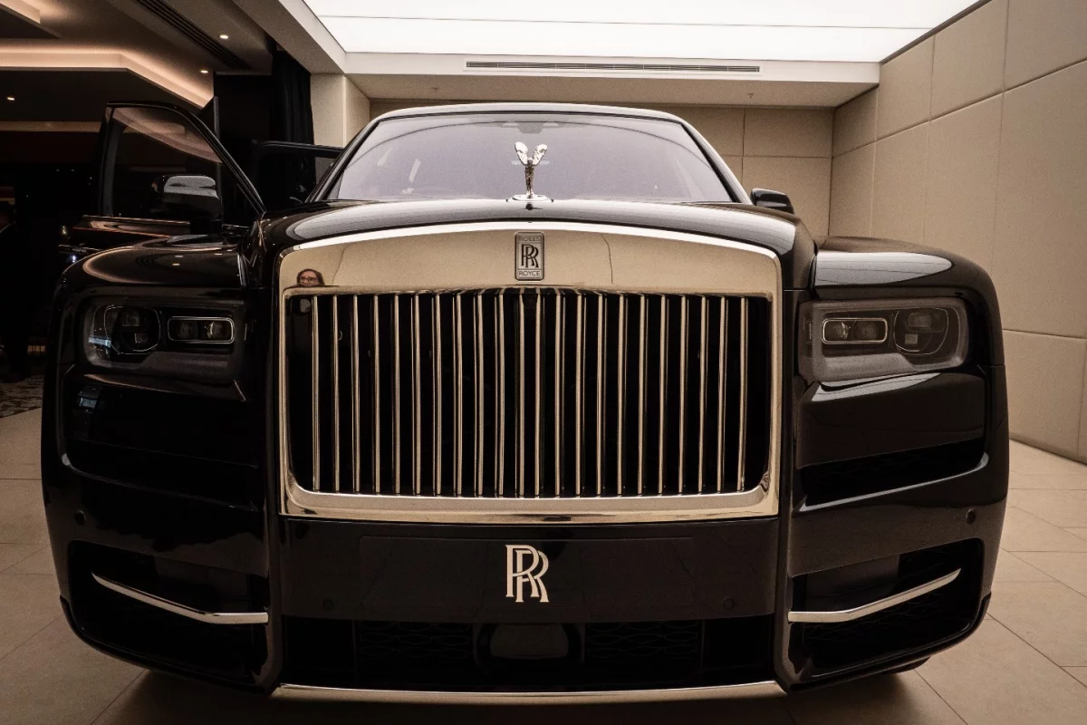 Rolls-Royce Cullinan: that's a hell of a moustache you've got there