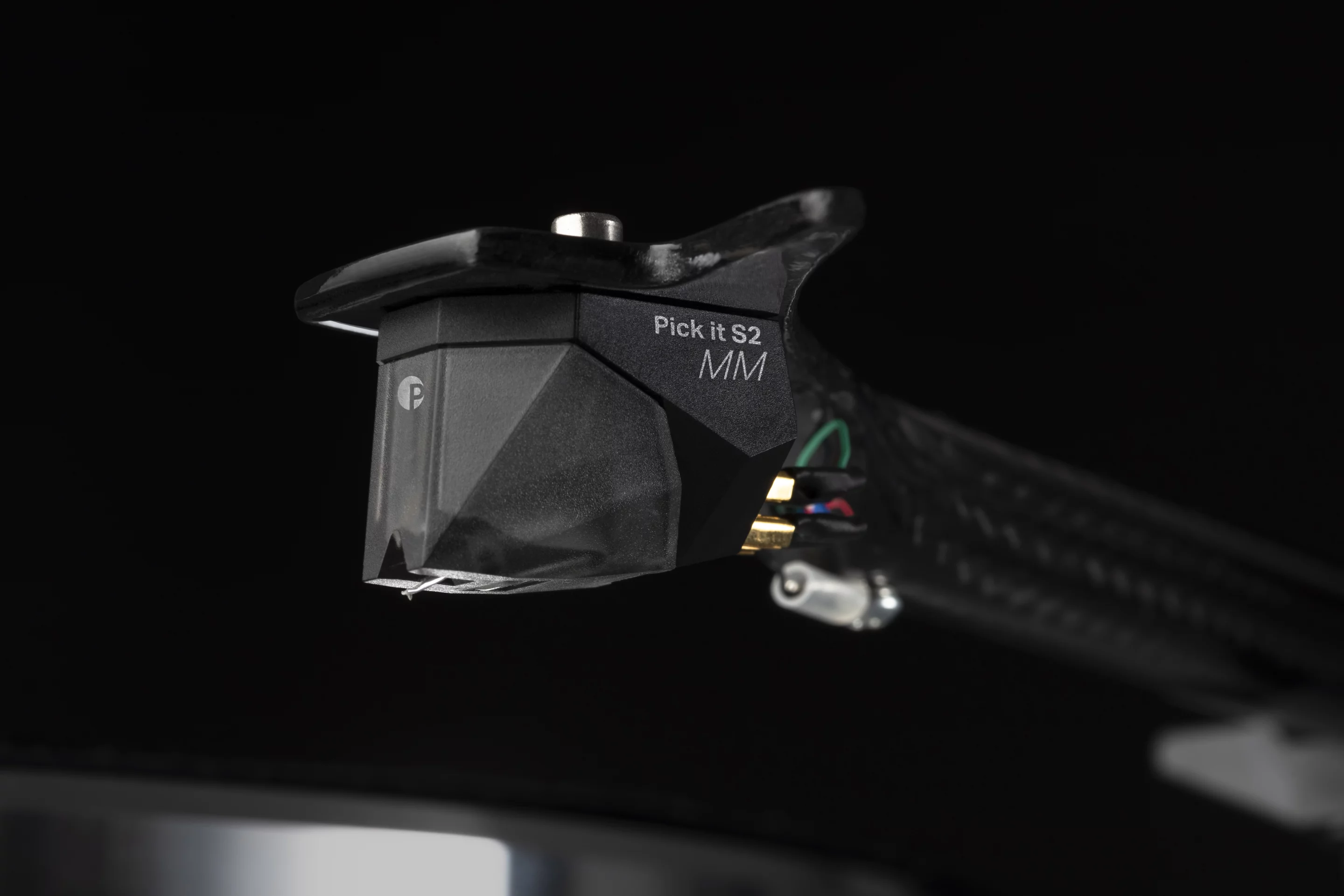 The X1 can be supplied with or without the Ortofon Pick it S2MM cartridge that's been voiced by Pro-Ject