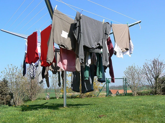 Researchers have developed a coating for fabric, that could be used to clean clothing simply by exposing it to sunlight (Photo: T.M.O.F.)