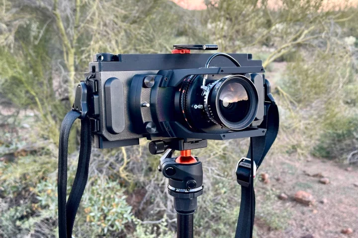 The VZ-6617 variable-size medium format camera is presently on Kickstarter