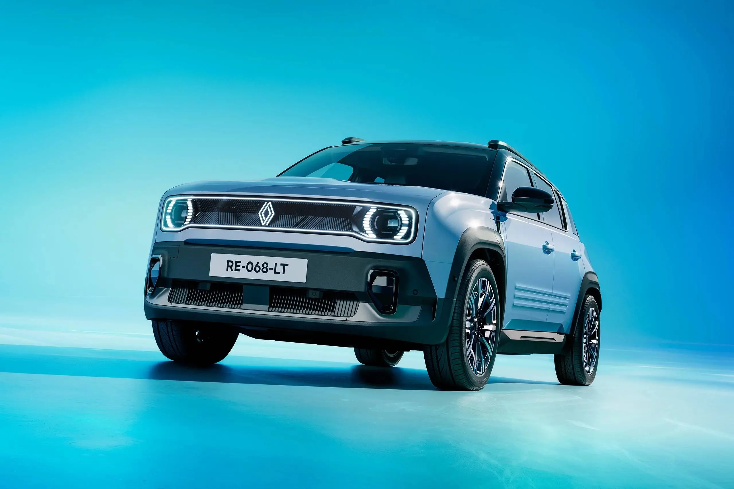 The 4 E-Tech Plein Sud comes powered by a 147-hp motor