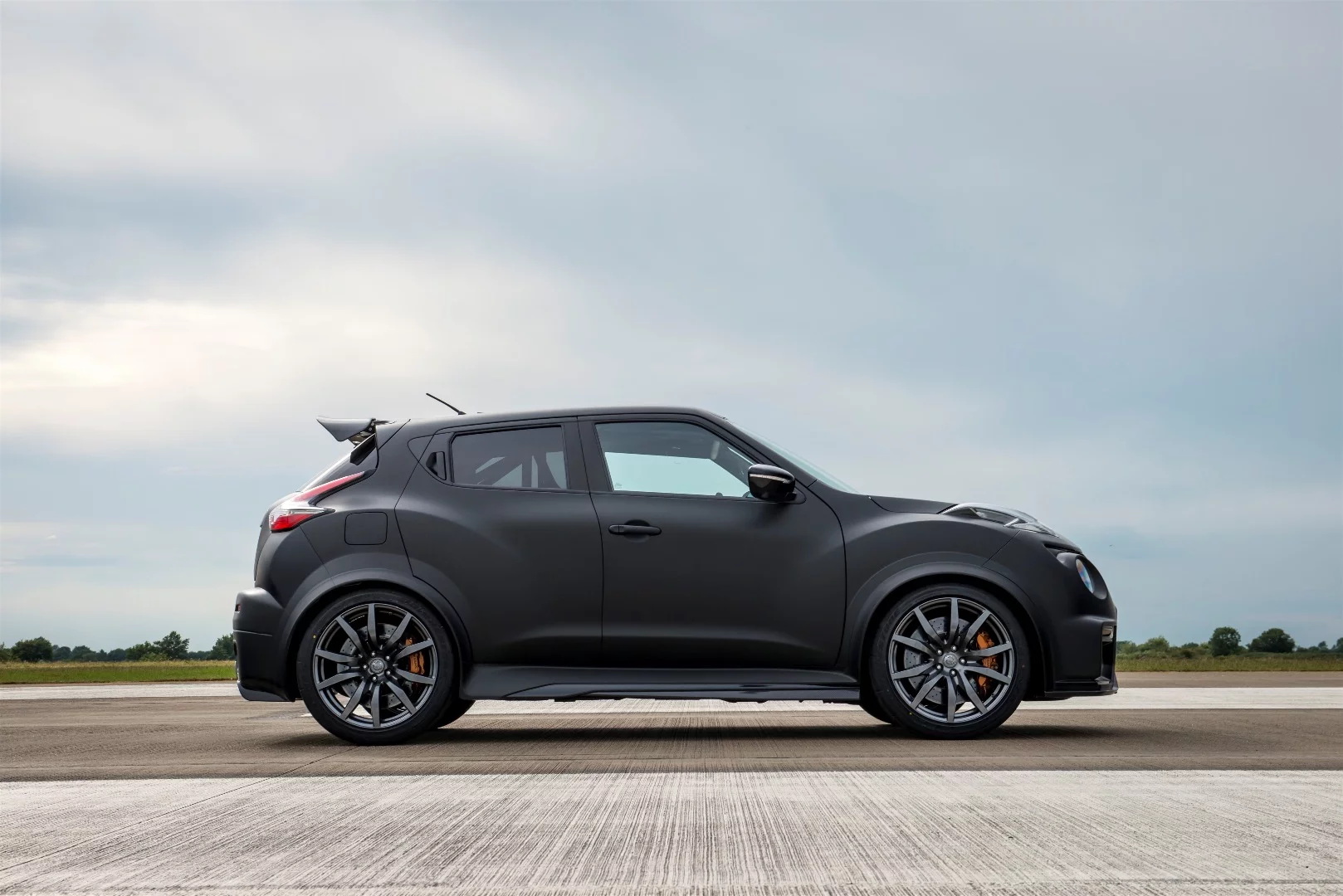 The Juke-R shares new front fenders with the new Juke