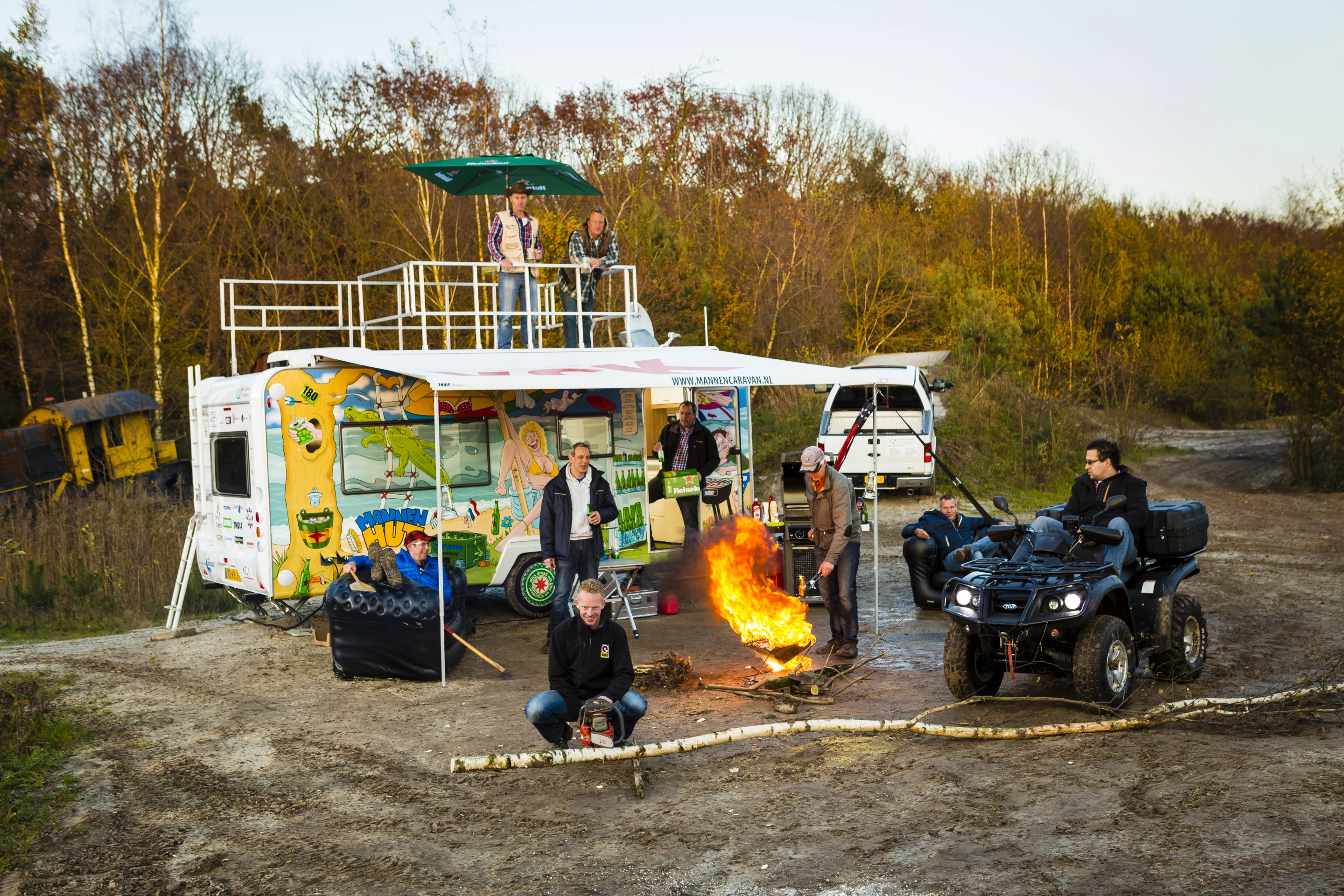 On location with the Mannen Caravan