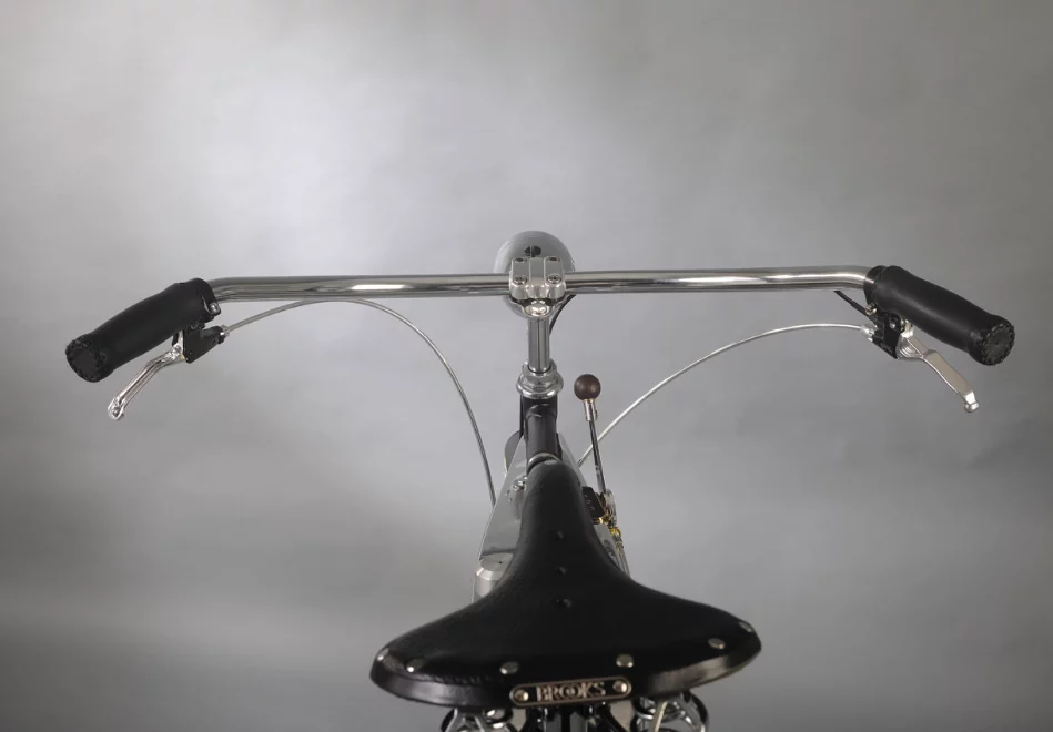 Lampociclo offers a hand lever shifter as an option