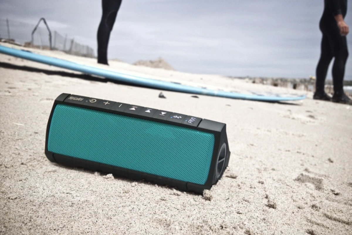 In addition to seawater, the Rush is designed to hold up to sand, dust, snow and shock