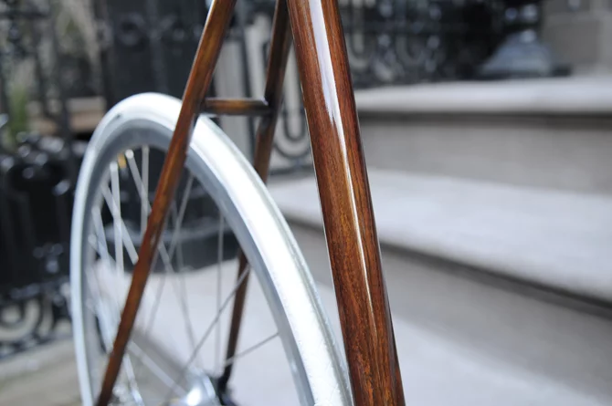 New Zealand's Rob Pollock hand-paints clients' bicycle frames with a faux woodgrain finish