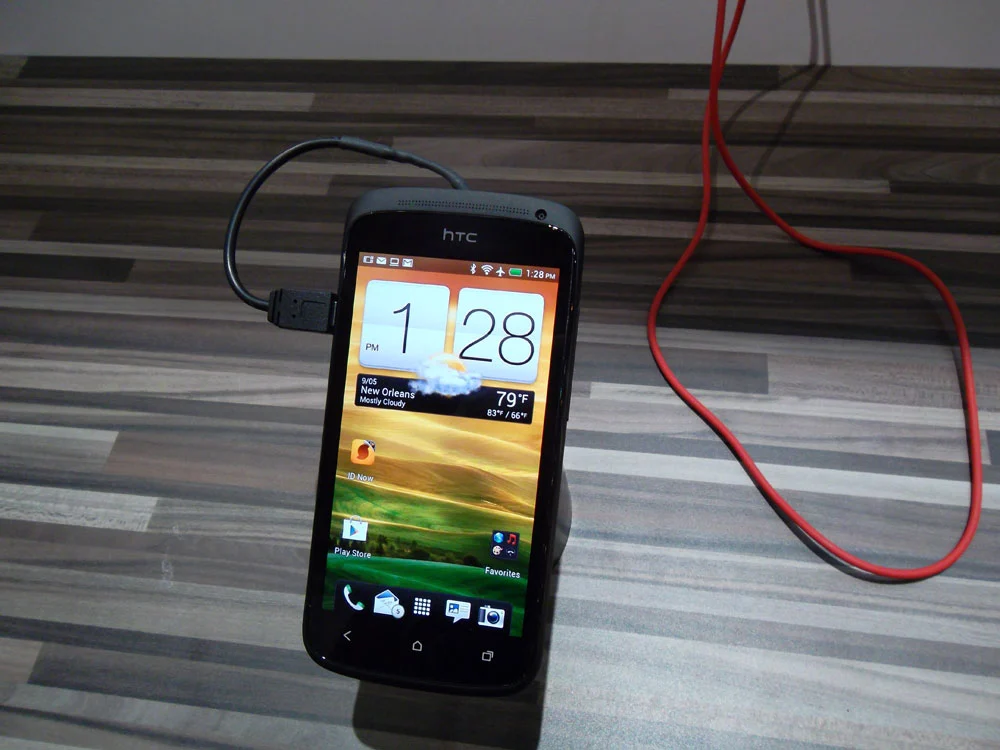 The HTC One S in operation (Photo: Enid Burns / Gizmag)