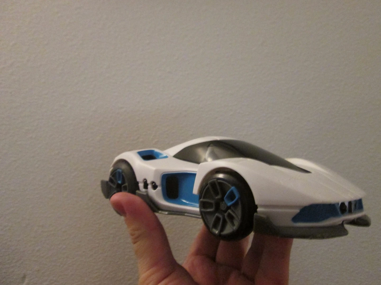 We found the cars very disappointing from an aesthetic point of view – a bit like a pair of roughly sculpted Koenigsegg models without much detailing