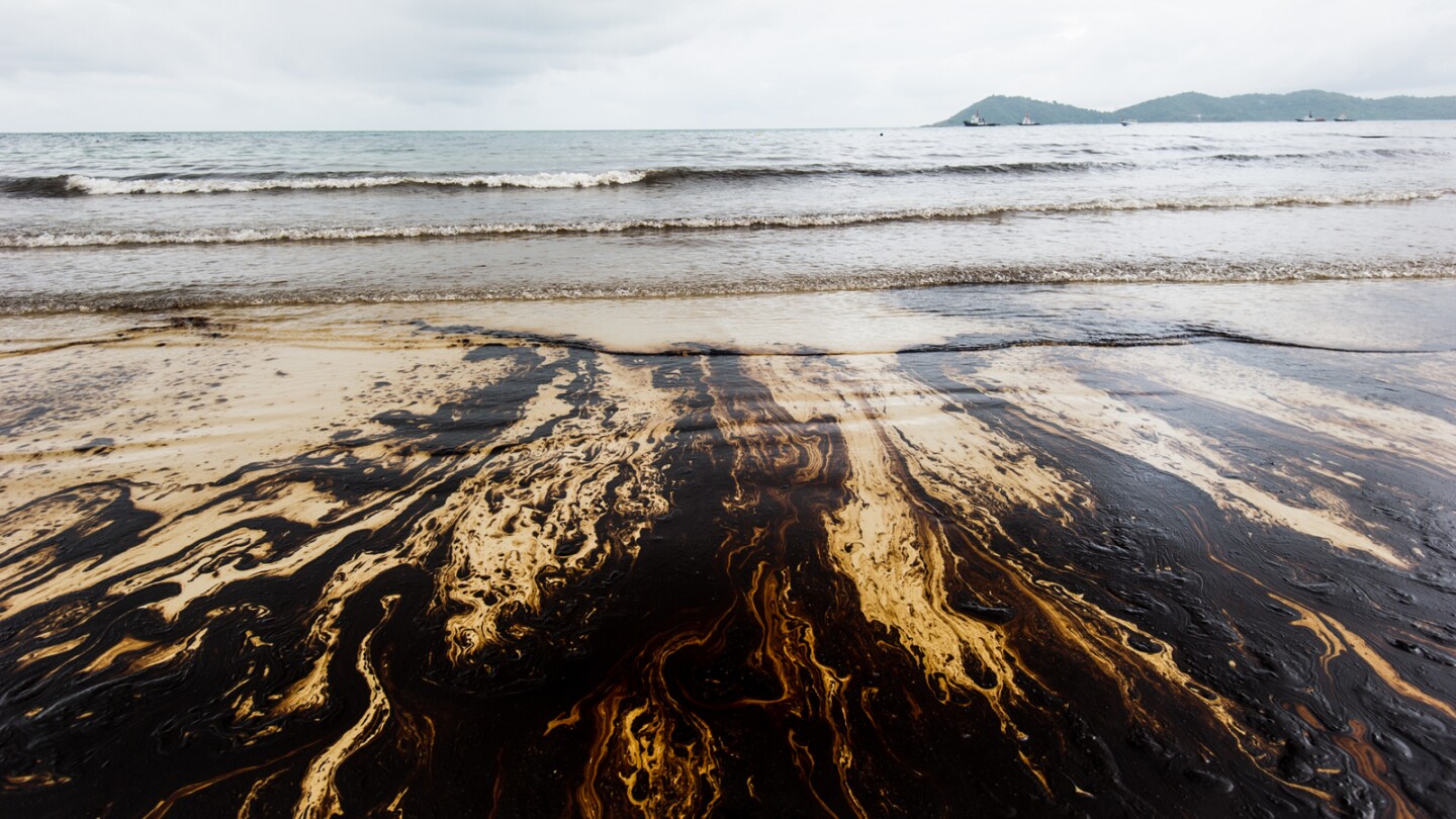 nanosponges more effective at soaking up spills