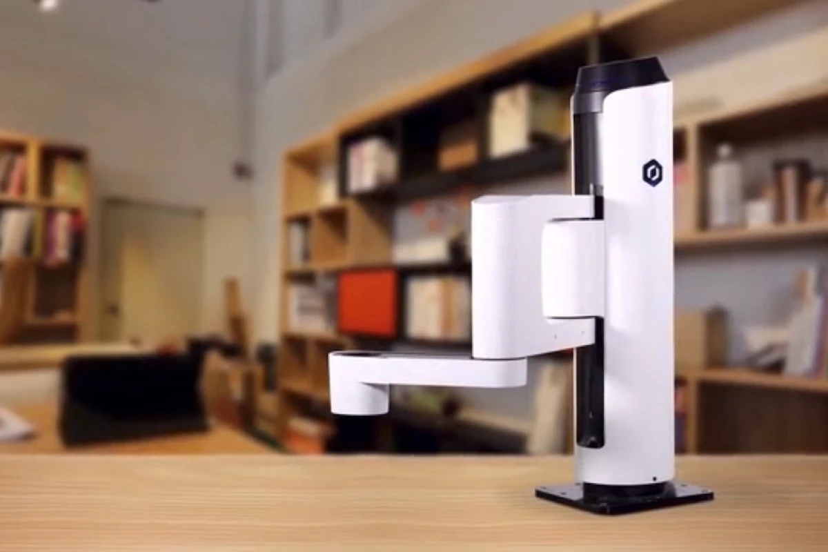 Dobot M1 is a consumer-level robot arm, with interchangeable tool heads for small business use in workshops and warehouses